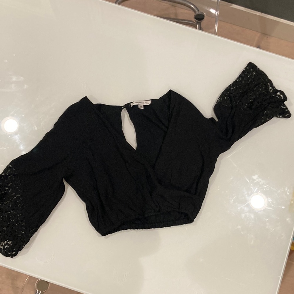 Abercrombie and Fitch black crop top medium